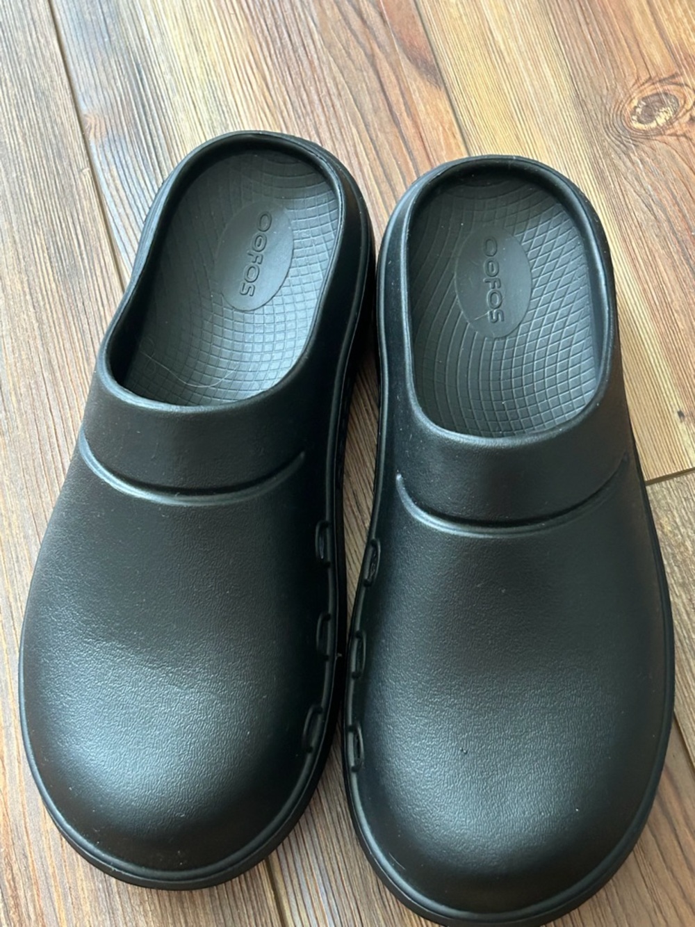 OOFOS Black Slip-On Recovery Mules
